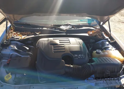 2017 Chrysler 300 Limited z USA, uszkodzony, nr VIN 2C3CCAAG0HH577645